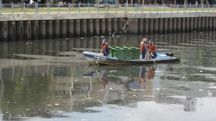Chi[-]430[-]triệu[-]USD,[-]kênh[-]bẩn[-]nhất[-]Sài[-]Gòn[-]vẫn[-]hôi[-]thối